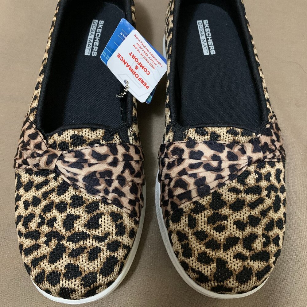 Skechers On-the-Go Step Lite Sassy Leopard Women's size 8.5 sneakers